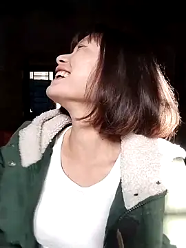 Snapshot of linda_bae00 chatting on December 2025 12:59:02 AM linda bae00 online show from December 2025 12:59:02 AM