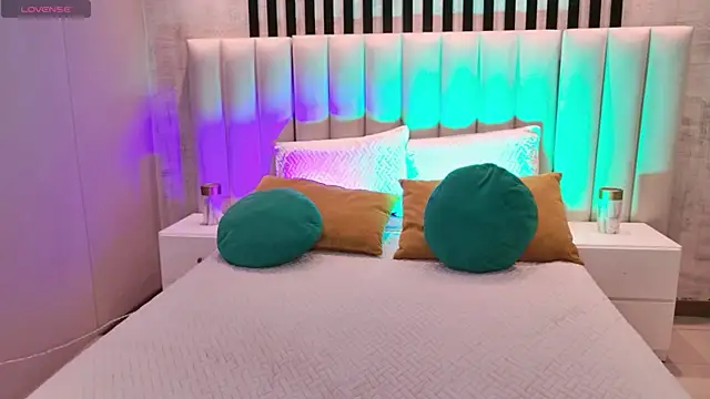 AprilRhodes  online show from October 2025 06:47:01 PM