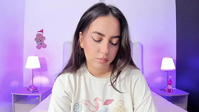 Snapshot of SofieBunnie chatting on March 2026 11:10:02 PM SofieBunnie online show from March 2026 11:10:02 PM