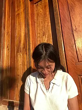 EmLy02 online show from November 2025 12:46:02 AM