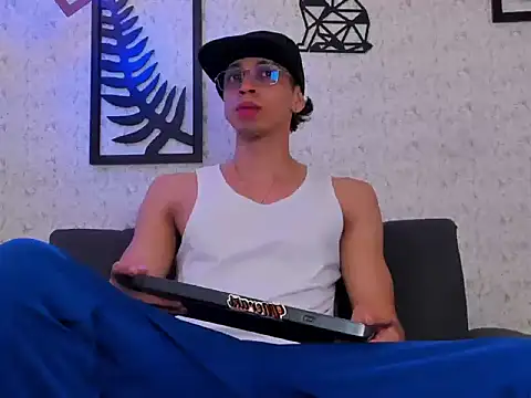 Snapshot of nicolai_drake chatting on October 2025 02:06:01 AM nicolai drake online show from October 2025 02:06:01 AM