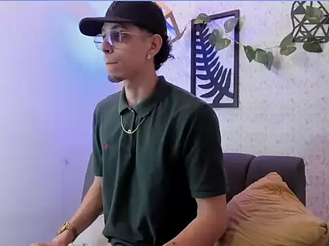 Snapshot of nicolai_drake chatting on October 2025 01:04:02 AM nicolai drake online show from October 2025 01:04:02 AM