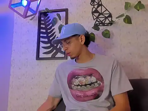 Snapshot of nicolai_drake chatting on October 2025 11:48:02 PM nicolai drake online show from October 2025 11:48:02 PM