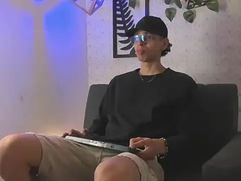 Snapshot of nicolai_drake chatting on October 2025 04:12:02 AM nicolai drake online show from October 2025 04:12:02 AM