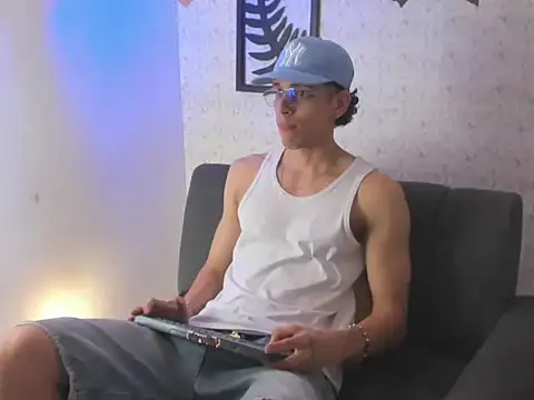 Snapshot of nicolai_drake chatting on October 2025 07:42:02 PM nicolai drake online show from October 2025 07:42:02 PM