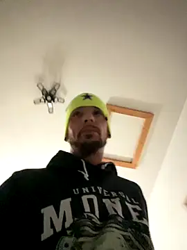 Snapshot of UrbanAnsaid chatting on October 2025 08:37:01 AM UrbanAnsaid online show from October 2025 08:37:01 AM