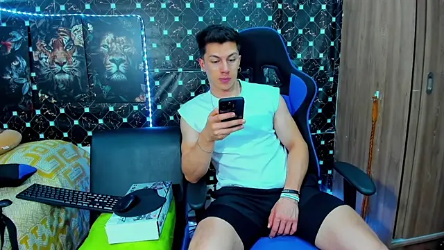 javiersexymann online show from October 2025 09:55:01 PM