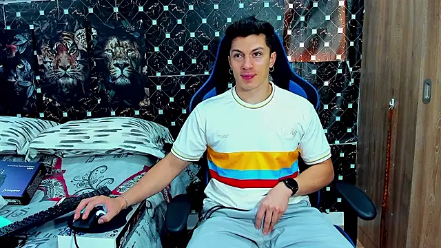 javiersexymann online show from February 2026 06:51:02 PM