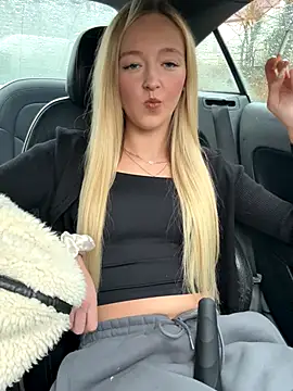 Snapshot of emilypeperoni chatting on November 2025 01:22:02 PM emilypeperoni online show from November 2025 01:22:02 PM