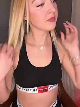 Snapshot of emilypeperoni chatting on March 2026 04:54:02 PM emilypeperoni online show from March 2026 04:54:02 PM