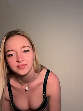 Snapshot of emilypeperoni chatting on March 2026 12:11:01 PM emilypeperoni online show from March 2026 12:11:01 PM