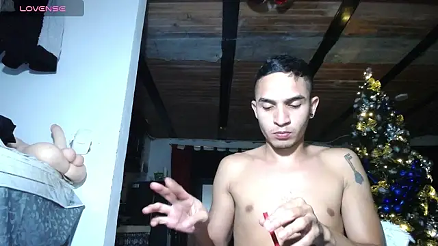 Snapshot of Angel_latinboy chatting on December 2024 01:58:01 AM Angel latinboy online show from December 2024 01:58:01 AM