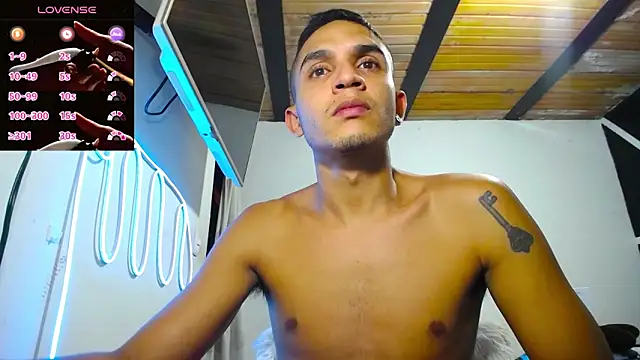 Snapshot of Angel_latinboy chatting on January 2025 01:57:02 AM Angel latinboy online show from January 2025 01:57:02 AM