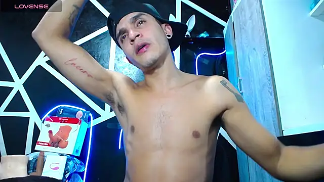 Snapshot of Angel_latinboy chatting on February 2025 12:46:01 AM Angel latinboy online show from February 2025 12:46:01 AM