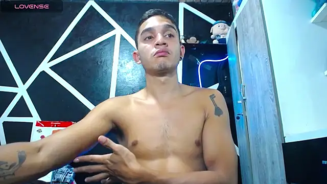Snapshot of Angel_latinboy chatting on February 2025 09:03:02 PM Angel latinboy online show from February 2025 09:03:02 PM