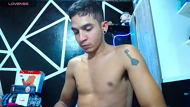 Snapshot of Angel_latinboy chatting on February 2025 01:36:02 AM Angel latinboy online show from February 2025 01:36:02 AM