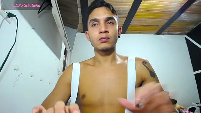 Snapshot of Angel_latinboy chatting on March 2025 09:11:02 PM Angel latinboy online show from March 2025 09:11:02 PM