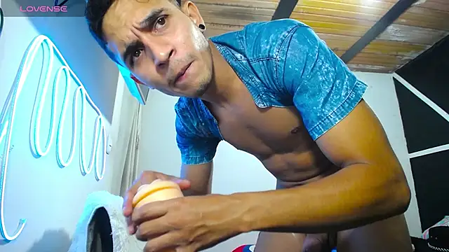 Snapshot of Angel_latinboy chatting on March 2025 02:04:02 AM Angel latinboy online show from March 2025 02:04:02 AM