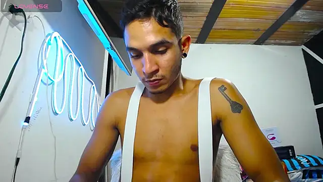 Snapshot of Angel_latinboy chatting on March 2025 01:05:01 AM Angel latinboy online show from March 2025 01:05:01 AM