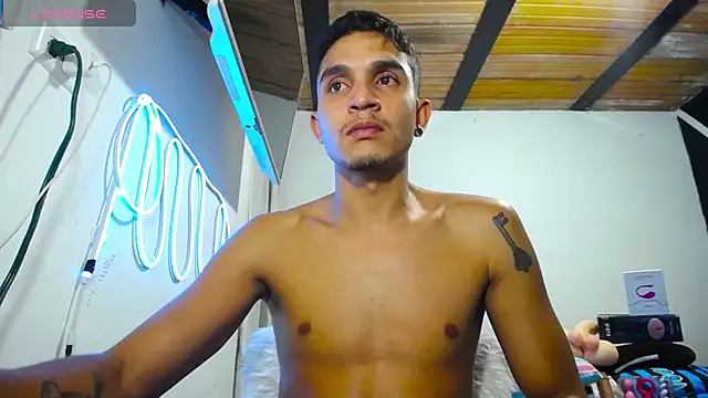 Snapshot of Angel_latinboy chatting on March 2025 02:10:01 AM Angel latinboy online show from March 2025 02:10:01 AM