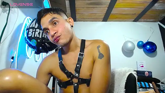 Snapshot of Angel_latinboy chatting on March 2025 04:29:02 AM Angel latinboy online show from March 2025 04:29:02 AM