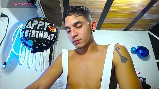 Snapshot of Angel_latinboy chatting on March 2025 11:12:02 PM Angel latinboy online show from March 2025 11:12:02 PM