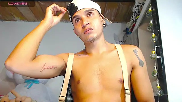 Angel latinboy online show from April 2026 01:35:02 PM