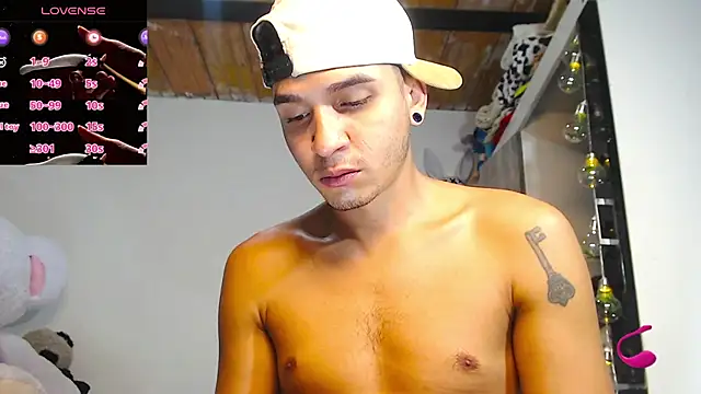 Angel latinboy online show from April 2026 01:36:01 PM