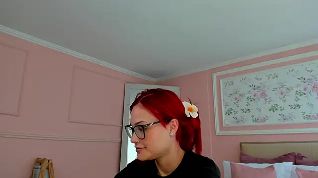 mae lyra online show from April 2026 05:29:01 PM