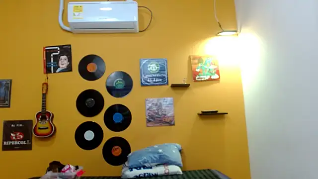 Snapshot of skinnyverus18 chatting on September 2025 06:42:01 PM skinnyverus18 online show from September 2025 06:42:01 PM