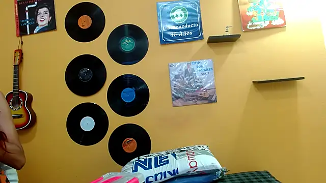 Snapshot of skinnyverus18 chatting on September 2025 06:35:01 PM skinnyverus18 online show from September 2025 06:35:01 PM