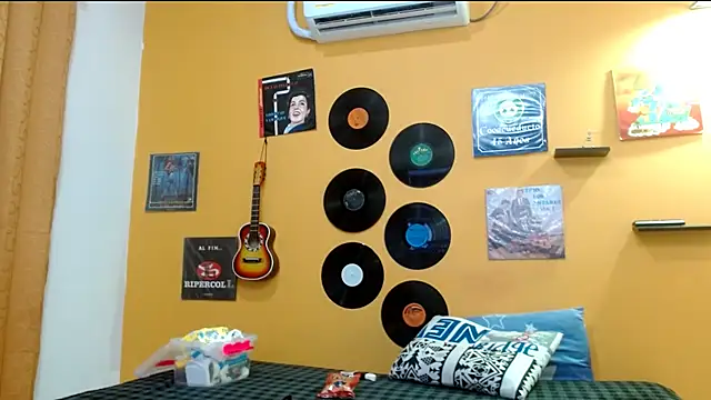 Snapshot of skinnyverus18 chatting on October 2025 06:38:02 PM skinnyverus18 online show from October 2025 06:38:02 PM