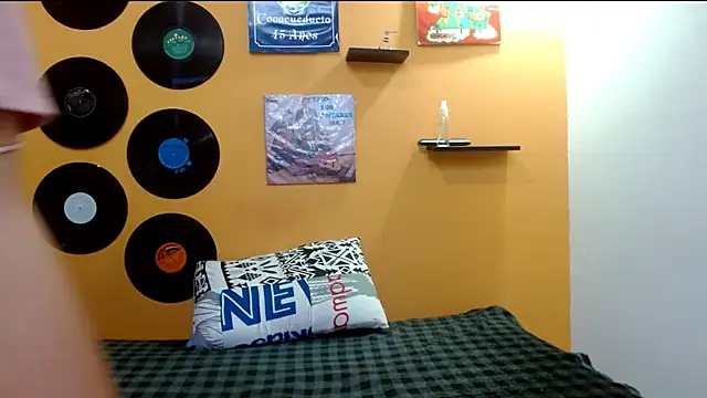 Snapshot of skinnyverus18 chatting on October 2025 06:28:02 PM skinnyverus18 online show from October 2025 06:28:02 PM