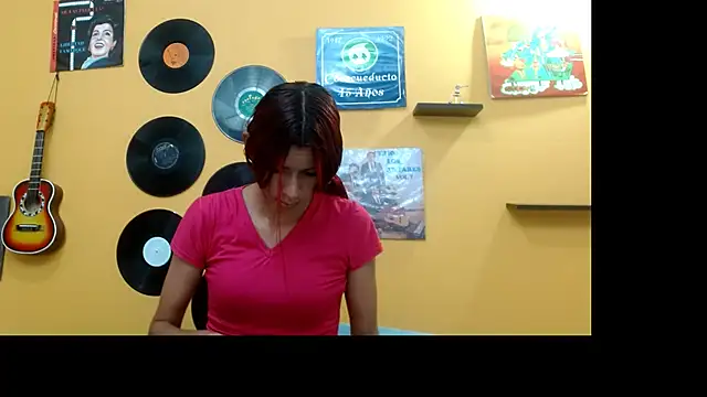 Snapshot of skinnyverus18 chatting on October 2025 06:50:02 PM skinnyverus18 online show from October 2025 06:50:02 PM