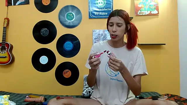 Snapshot of skinnyverus18 chatting on October 2025 07:01:02 PM skinnyverus18 online show from October 2025 07:01:02 PM