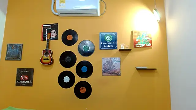 Snapshot of skinnyverus18 chatting on October 2025 07:04:02 PM skinnyverus18 online show from October 2025 07:04:02 PM