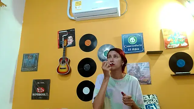 Snapshot of skinnyverus18 chatting on November 2025 07:15:01 PM skinnyverus18 online show from November 2025 07:15:01 PM