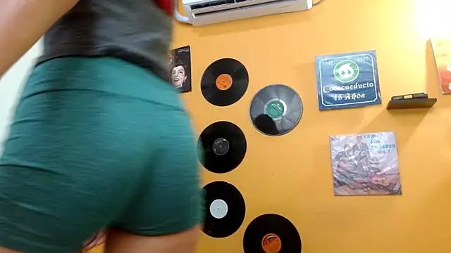 Snapshot of skinnyverus18 chatting on November 2025 07:03:01 PM skinnyverus18 online show from November 2025 07:03:01 PM