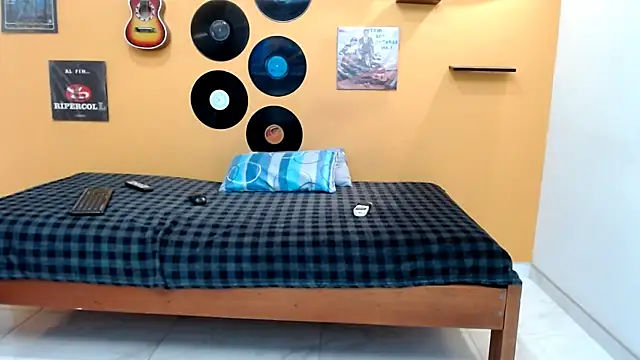 skinnyverus18 online show from February 2026 07:07:01 PM