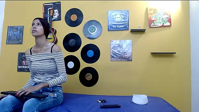 skinnyverus18 online show from May 2026 05:07:02 PM