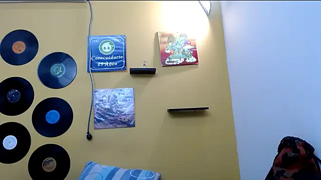 skinnyverus18 online show from May 2026 07:33:01 PM
