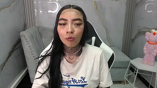 Ashley Blum v online show from October 2025 08:17:02 PM