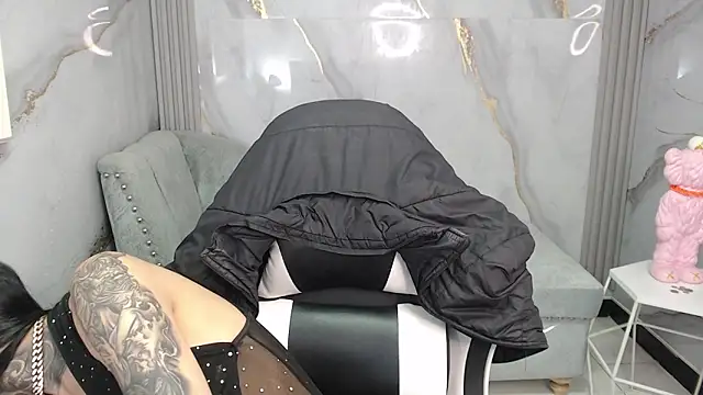 Ashley Blum v online show from December 2025 08:05:01 PM