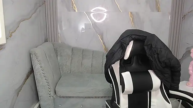 Ashley Blum v online show from December 2025 08:14:02 PM