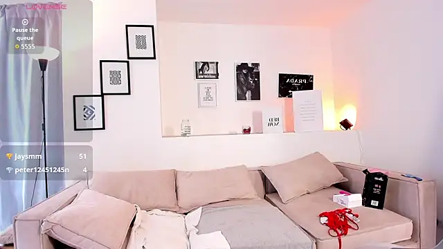 Miacorner  online show from September 2025 06:35:02 PM