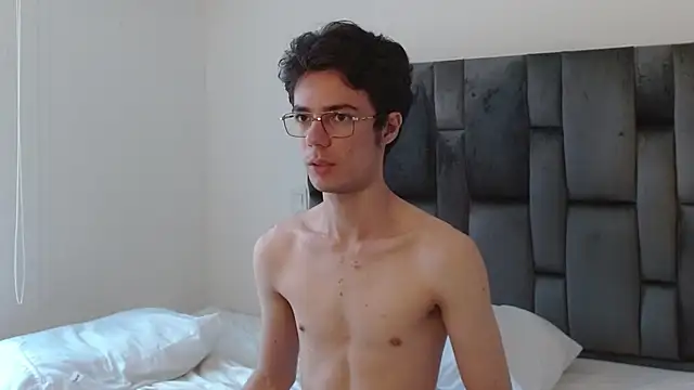 VIKTORNOIR online show from October 2025 12:33:01 PM