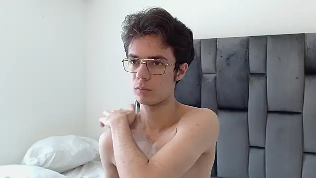 VIKTORNOIR online show from October 2025 03:41:01 PM