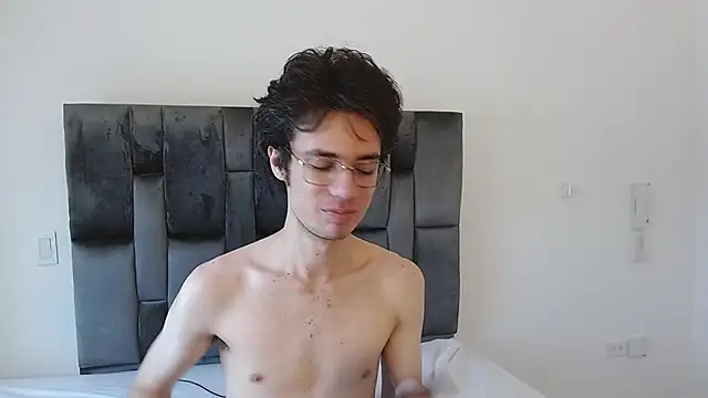 VIKTORNOIR online show from October 2025 06:39:02 PM