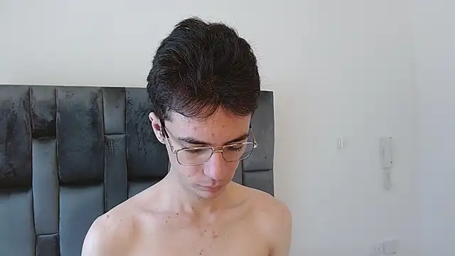 VIKTORNOIR online show from October 2025 02:29:01 PM