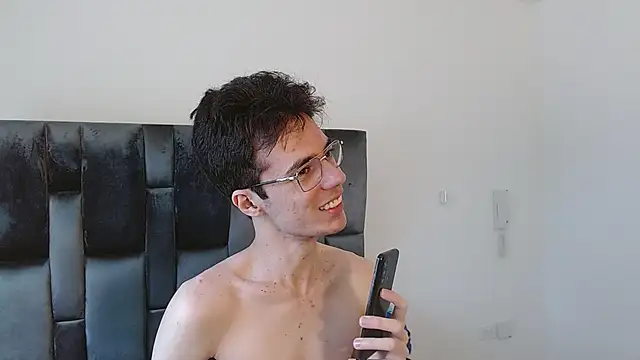 VIKTORNOIR online show from November 2025 07:49:02 PM